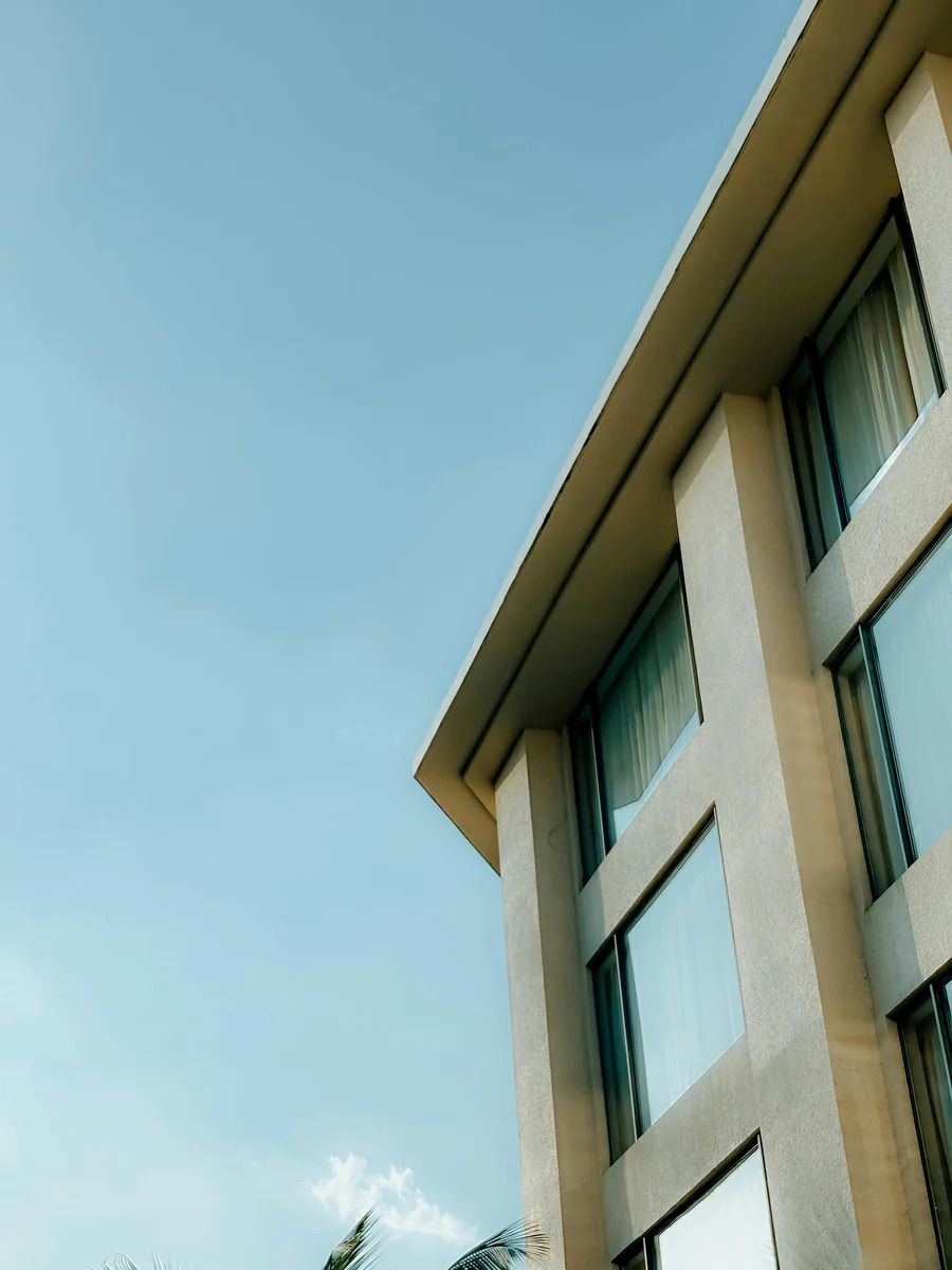 Modern building used as the main advisory process image.